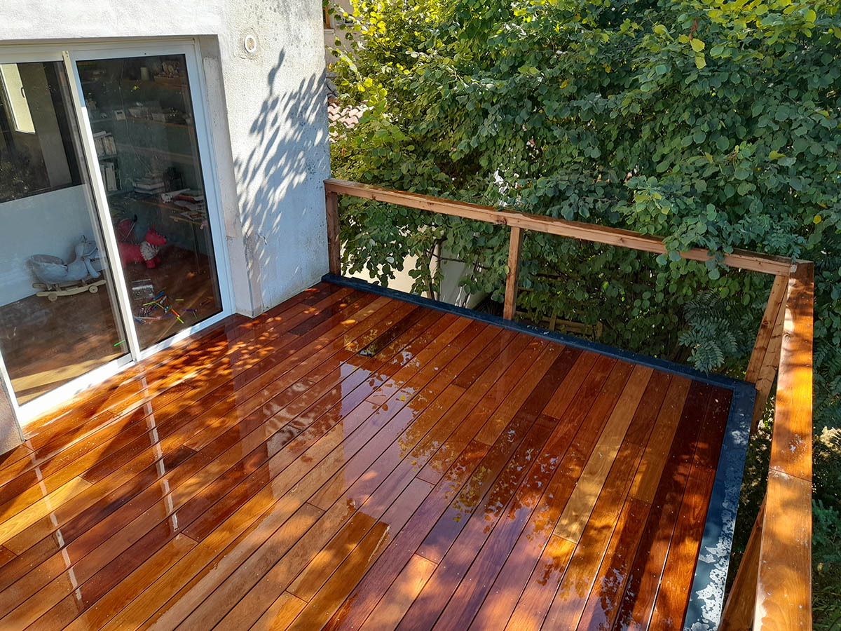 Terrasse en Douglas avec garde-corps en bois