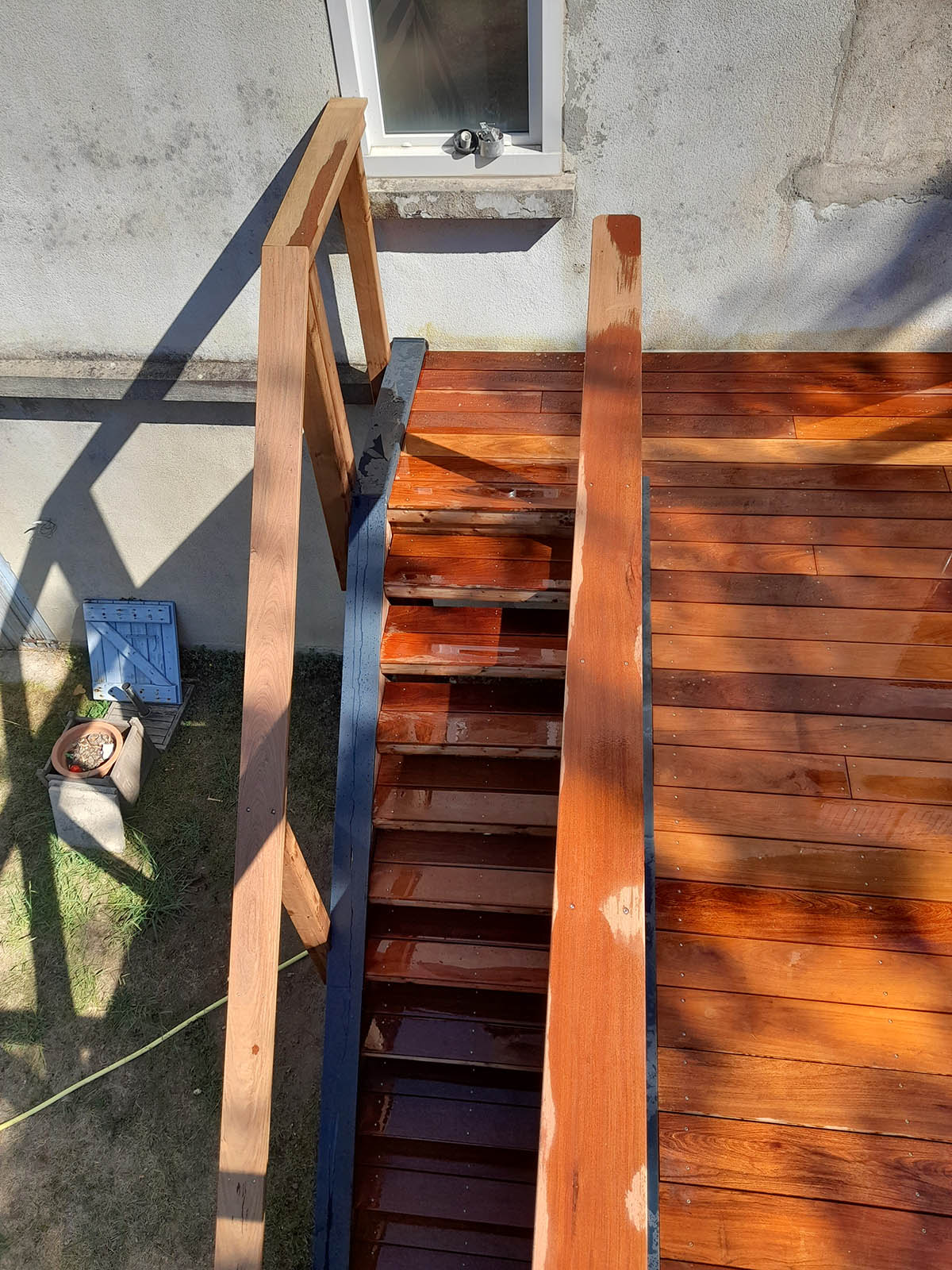 Détail de l’escalier et de la main courante en bois